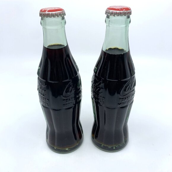 2 Vintage Coca-Cola Green Hobbleskirt Bottles Unopened Lowell MA Scottsbluff NE - Picture 3 of 9